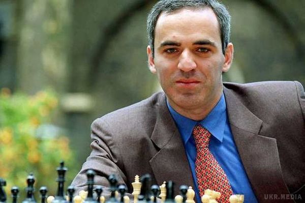 Каспаров повертається у великі шахи. Гаррі Каспаров відновить кар'єру після 12-річної перерви.
