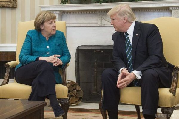 У Трампа назвали зустріч з Меркель "координацією" перед самітом G-20. Лідери обговорили низку спільних пріоритетних завдань у сфері зовнішньої політики та безпеки.