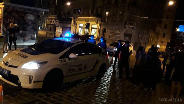 У центрі Львова патрульна поліція збила жінку на переході. У Львові патрульні, які їхали на виклик, збили на нерегульованому пішохідному переході 29-річну жінку.