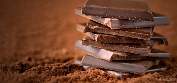 Вчені здивували новими даними про користь шоколаду. Гіркий шоколад покращує розумові здібності.
