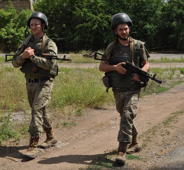 Бійці АТО відбили напад бойовиків під Гранітним. Ворожа диверсійно-розвідувальна група (ДРГ) намагалася прорватися на позиції українських військових поблизу Гранітного .
