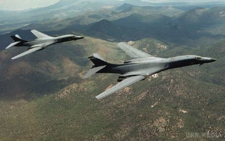 США направили стратегічні бомбардувальники в Південну Корею. Два стратегічні бомбардувальники США B-1B Lancer пролетіли над Корейським півостровом під час спільних з Південною Кореєю навчань.