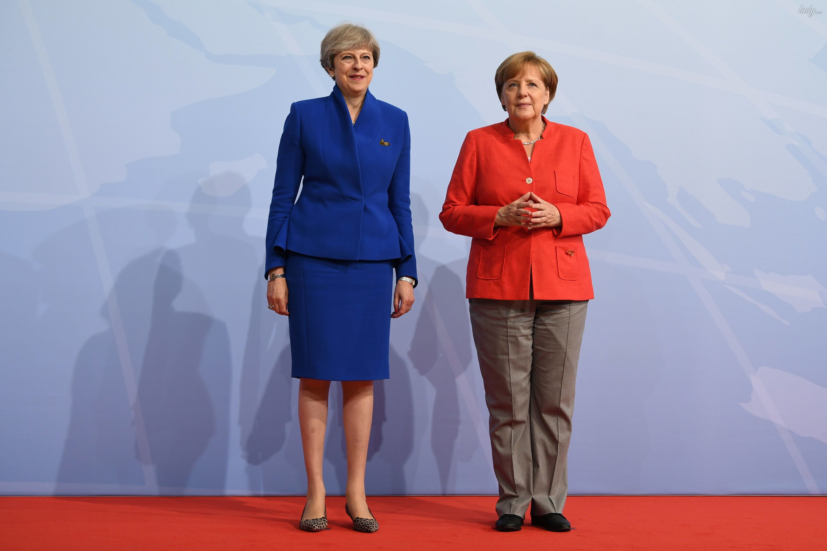 Битва нарядів: Тереза Мей vs Ангела Меркель. Тереза Мей і Ангела Меркель наділи на офіційний захід яскраві вбрання.