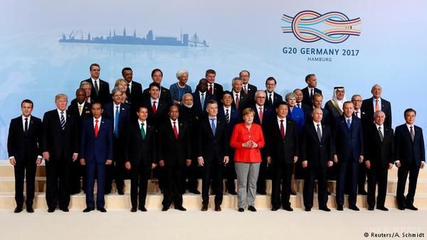 Трамп похвалив Меркель за організацію саміту G20. Президент США Дональд Трамп позитивно відгукнувся про організацію саміту G20 і заявив, що канцлер ФРН Ангела Меркель зробила "фантастичну роботу".