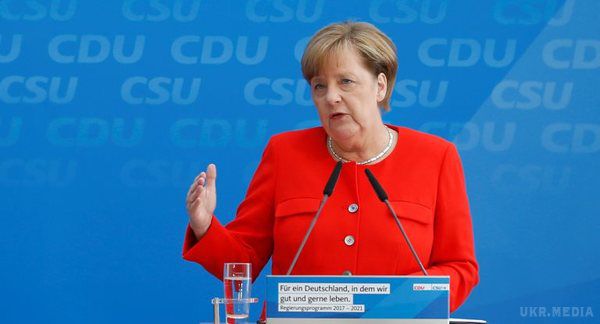 Меркель підвела підсумки саміту "Великої двадцятки". Канцлер Німеччини висловила задоволення узгодженістю "великої двадцятки" в питаннях вільної торгівлі, захисту клімату і боротьби з потеплінням.