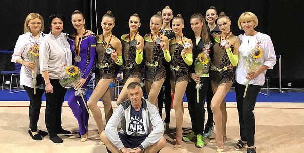 Україна завоювала срібло на етапі Кубка світу з художньої гімнастики. Збірна України з художньої гімнастики у багатоборстві поступилася лише Росії.
