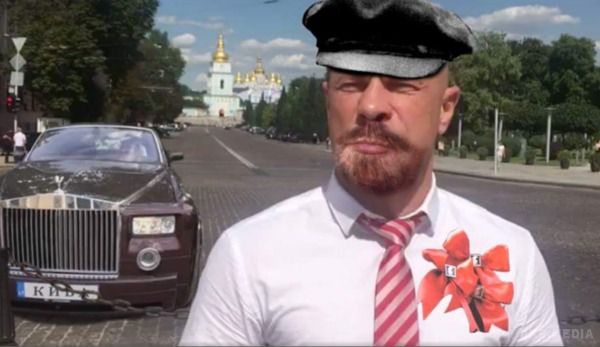 Соціальні мережі підірвала новина про нового "лідера соціалістів" Іллі Киві. Самий знаменитий поліцейський України проміняв ультраправі переконання на помірно-ліві.
