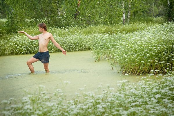 «Пливи в літо!»: 17 зворушливих і трагічних фото про те, як відпочивають в російській глибинці. З крайності в крайність.
