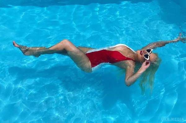 Знаменита Крістіна Агілера продемонструвала ідеальну фігуру в купальнику (фото). Крістіна Агілера вже давно веде розмірений спосіб життя, але при цьому зірка, як і раніше активно веде свою сторінку в Instagram.
