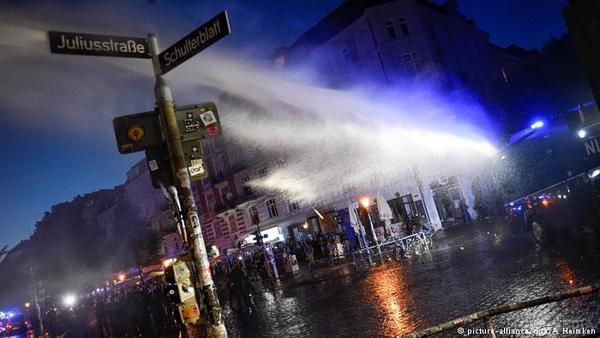 Три дні заворушень в Гамбурзі: постраждали більше 500 поліцейських. Кількість потерпілих з боку мітингувальників невідомо - багато не зверталися за допомогою. Затримано і заарештовано більше 400 осіб