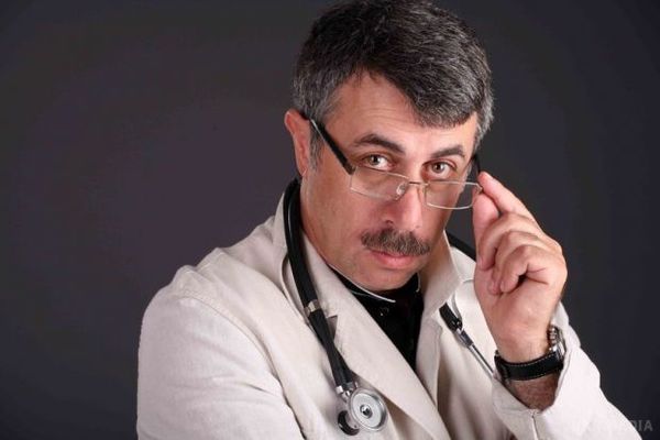 Лікар Євген Комаровський потрапив у гучний скандал. Він неодноразово скаржився на низькі прибутки від українських ефірів, а нещодавно з'явилися докази того, що лікар непогано заробляє в сусідній країні