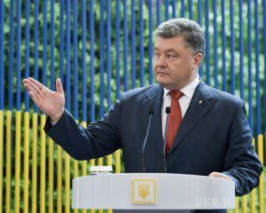 Порошенко попередив українців про новий етап життя країни з осені. Україна обов'язково буде в сім'ї європейських народів - і в ЄС, і в НАТО.