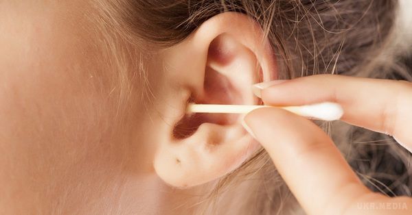 Чому не можна чистити вуха паличками: наукове пояснення (Відео). Якщо ви думали раніше, що чистити вуха потрібно мало не кожен день, тоді подивіться це відео.