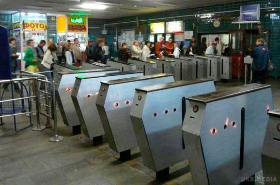 У метро Києва продаватимуть один жетон в одні руки. В автоматах видаватимуться не більше двох жетонів у кожну транзакцію.