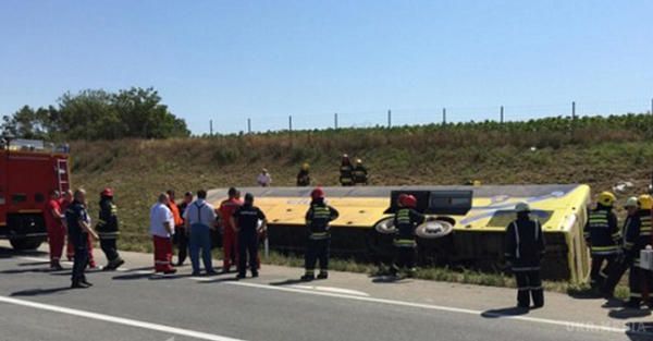 У Сербії перекинувся автобус, в якому були діти з Польщі. В результаті аварії загинув літній чоловік також виявлено 25 постраждалих.

