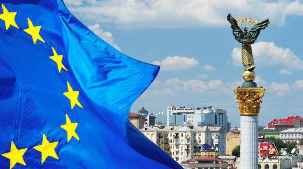 Сьогодні починає роботу саміт Україна-ЄС. ЄС на саміті будуть представляти президент Європейської Ради Дональд Туск і президент Європейської Комісії Жан-Клод Юнкер. Україну представлятиме президент Петро Порошенко.