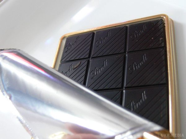 Дієтологи розповіли все про шоколад. Якщо на обгортці шоколадки у складі інгредієнтів не вказано наявність какао-масла, значить це проста солодка плитка, зовсім не шоколад.