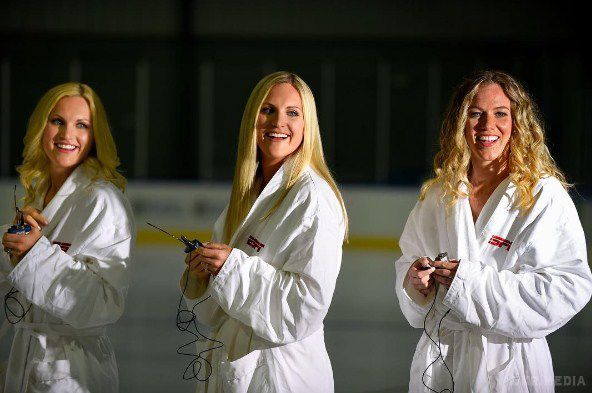 Американські хокеїстки знялися оголеними. Хокеїстки національної збірної США взяли участь у відвертій фотосесії для журналу ESPN the Magazine.