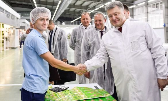 За три роки в Україні відкрилося 60 нових заводів, - Порошенко. За три роки в Україні відкрилося більше 60 нових заводів. 