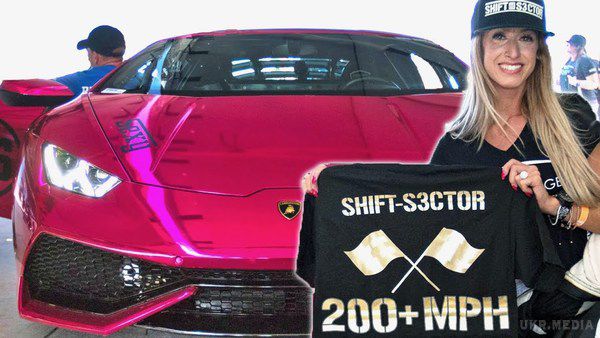 Блондинка на рожевому Lamborghini розігналася до 340 км на годину (відео). Заїзд став новим світовим рекордом серед жінок.