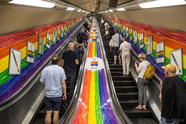 Лондон: ніякого більше «Леді і джентльмени». До пасажирів лондонського метро почнуть звертатися гендерно нейтральним привітанням.