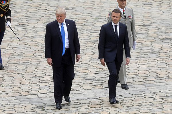 Перший день візиту Дональда і Меланії Трамп у Францію: Еммануель і Бріджит Макрон зустріли їх в Парижі (фото). 13 липня Дональд Трамп у супроводі дружини Меланії прибув до Парижа з робочим візитом, який триватиме два дні.