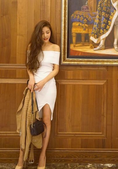 41-річна красуня, яка виглядає на 20, поділилася секретами молодості (фото). Тайванський дизайнер відкрила парочку секретів своєї краси.