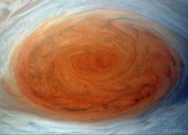  NASA показали фото гігантського шторму на Юпітері. Космічний апарат NASA під назвою Juno зробив фотографії Великої Червоної плями Юпітера