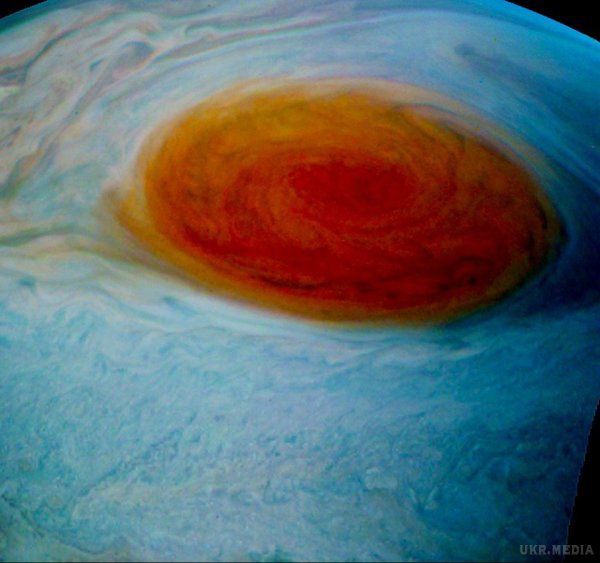  NASA показали фото гігантського шторму на Юпітері. Космічний апарат NASA під назвою Juno зробив фотографії Великої Червоної плями Юпітера