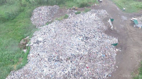 У Львові знайшли гігантське несанкціоноване звалище сміття. У західній частині Львова утворилася величезне несанкціоноване звалище.
