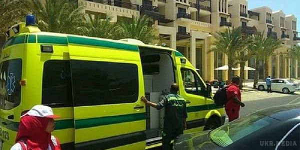 У Хургаді чоловік з ножем напав на готель, загинули українці. Озброєний ножем чоловік атакував туристів в готелі в єгипетському місті Хургада.