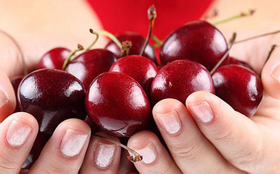 Фахівці назвали саму корисну ягоду для очищення організму - вишня. Якщо ти стежиш за своїм здоров'ям і регулярно здаєш аналіз крові на гемоглобін, то в цей час можеш відзначити незначне його зниження.