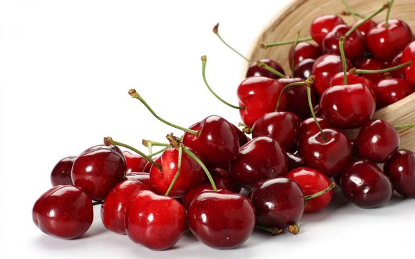 Фахівці назвали саму корисну ягоду для очищення організму - вишня. Якщо ти стежиш за своїм здоров'ям і регулярно здаєш аналіз крові на гемоглобін, то в цей час можеш відзначити незначне його зниження.