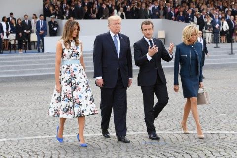Як Франція відзначає День взяття Бастилії: Трамп з дружиною і військовий парад (фото). У Парижі на Єлисейських полях пройшов військовий парад з нагоди національного свята французів - Дня взяття Бастилії.