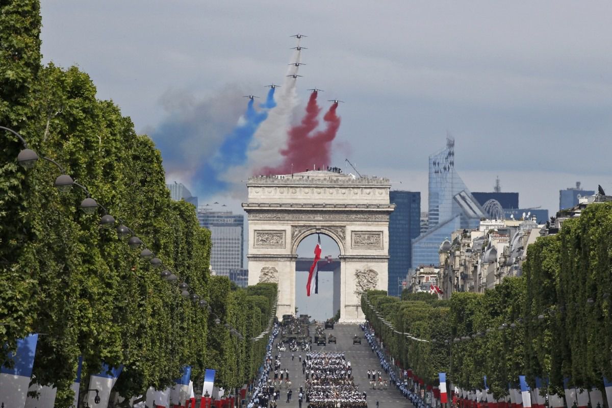 Як Франція відзначає День взяття Бастилії: Трамп з дружиною і військовий парад (фото). У Парижі на Єлисейських полях пройшов військовий парад з нагоди національного свята французів - Дня взяття Бастилії.
