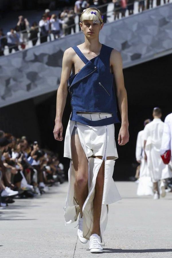 Весь світ стрепенувся від чергового чоловічого показу мод у Парижі! (фото). Такого ніхто не міг навіть передбачити 