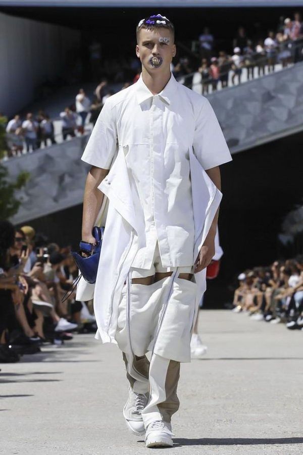 Весь світ стрепенувся від чергового чоловічого показу мод у Парижі! (фото). Такого ніхто не міг навіть передбачити 