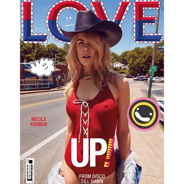 Ніколь Кідман знялася у відвертому образі для Love Magazine. 50-річна акторка Ніколь Кідман позувала у яскравому купальнику для журналу Love Magazine.