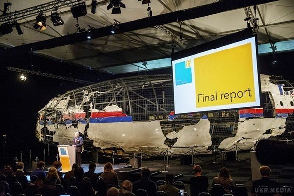 Bellingcat оприлюднив звіт про падіння малазійського боїнга MH17 в зоні АТО на Донбасі. Підсумовані дані про пересування Бука, який випустив ракету в пасажирський лайнер.
