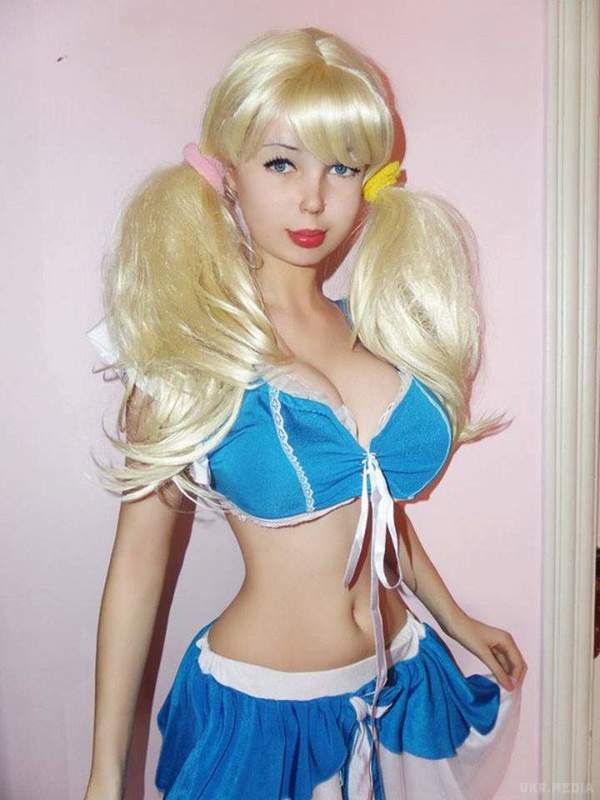 "Жива Барбі": киянка вразила користувачів мережі ляльковою красою (фото). Дівчина заявляє, що не робила пластичних операцій.