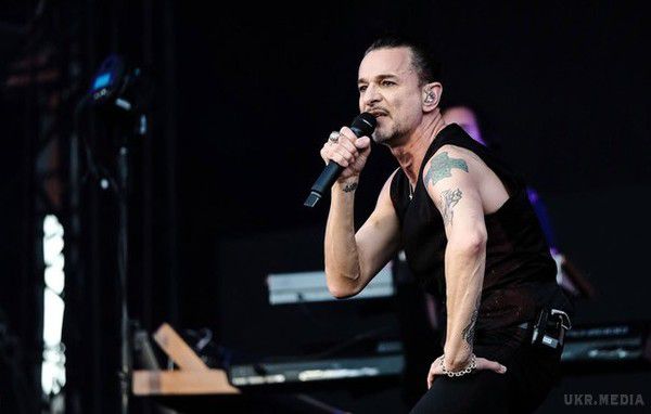 Фронтмена Depeche Mode раптово госпіталізували у Білорусі. Лідер гурту Depeche Mode Дейв Гаан потрапив до лікарні, через що було скасовано концерт у Мінську.