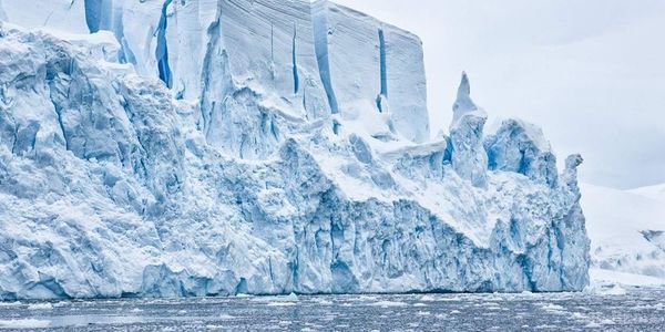Льодовики на Антарктиді починають таяти з єкстримальною швидкістю. Які змінили характер руху течій біля берегів Антарктиди? 