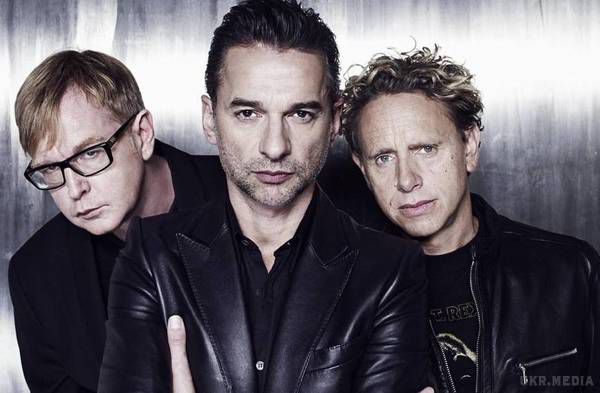 Легендарні Depeche Mode уже в Києві. Легендарні Depeche Mode прилетіли до Києва.