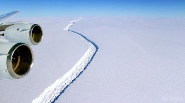 Зміна клімату: катастрофа все ближче (фото). Від Антарктики відколовся гігантський айсберг вагою 1 трлн тонн і розміром як один із штатів США.