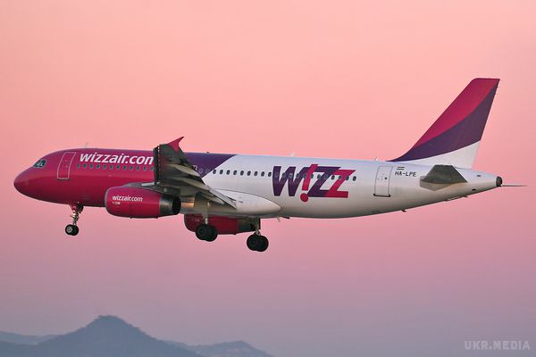 Популярний лоукостер Wizz Air повідомив гарну новину для пасажирів (ФОТО). Угорська бюджетна авіакомпанія Wizz Air вирішила скасувати плату за перевезення великої ручної поклажі.