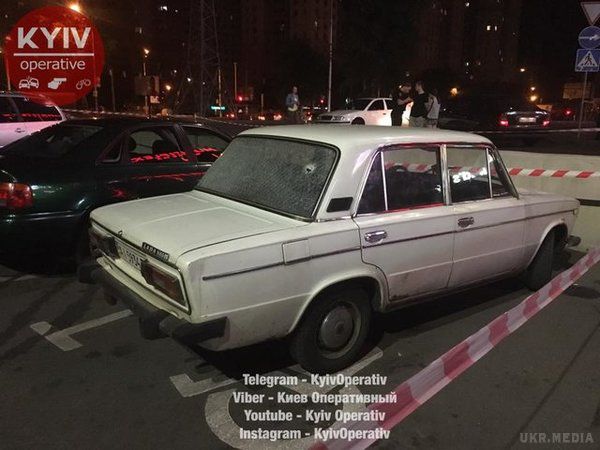 У Києві застрелений біля ТРЦ  чоловік виявився вбивцею з Росії(відео). Є інформація, що вбивць було двоє, і вони зникли з місця злочину на авто .
