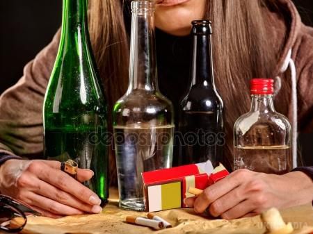 Українцям доведеться платити за сигарети, пиво та спирт ще більше. Кабінет Міністрів пропонує Верховній Раді підвищити акцизний податок на сигарети, пиво та спирт. 