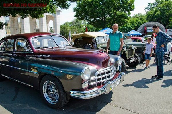 Ретро-ралі в Одесі. Червоний "Жук" для дівчат, американський Buick і англійська Lotus Super 7. В Одесі завершився всеукраїнський "забіг" раритетних автомобілів.