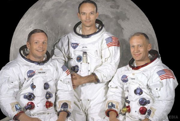  Ніл Армстронг став першим астронавтом ступившим на поверхню Місяця. 20 липня 1969 року астронавт Ніл Армстронг став першою людиною, коли-небудь ступившим на поверхню Місяці. У той момент він виголосив свою знамениту фразу: «Маленький шаг для людини, але гігантський скачок для всього людства».