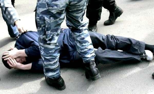 Трьом силовикам загрожує вісім років в'язниці. На Донбасі поліцейських запідозрили у тортурах